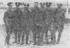 Grupa oficerw i podoficerw na tle koszar; drugi od lewej Micha Nalewajko.