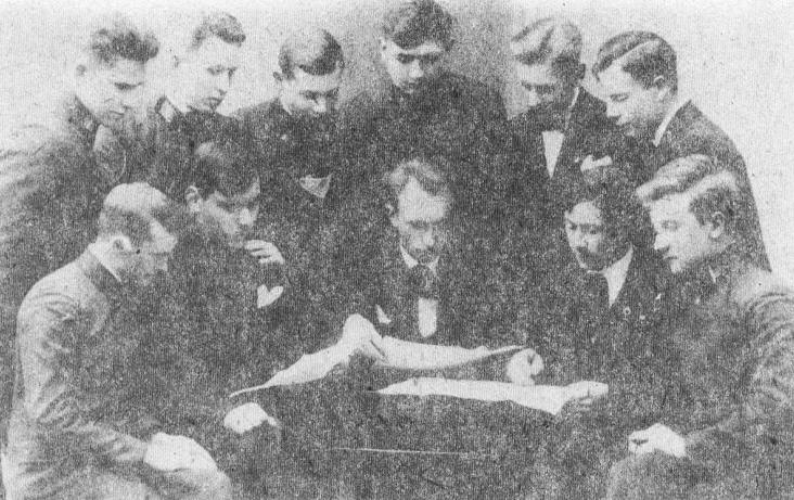 Autor jako przewodniczcy Koa Polonistw w augustowskim Seminarium Nauczycielskim (1929-1930).