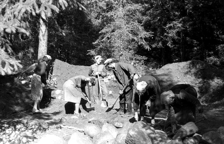 Prace archeologiczne prowadzone na cmentarzysku jawieskim w 1955 r.