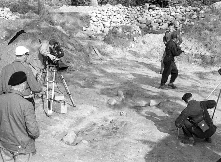 Prace archeologiczne prowadzone na cmentarzysku jawieskim w 1955 r.