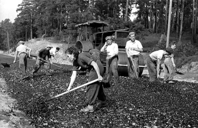 Budowa drogi Suwaki - Szypliszki, 1955 r.