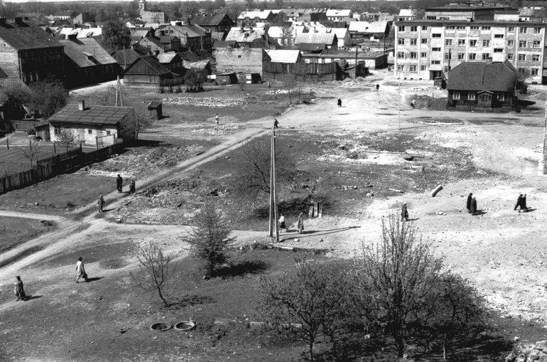 Osiedle II. Plac po rozebranych budynkach.
